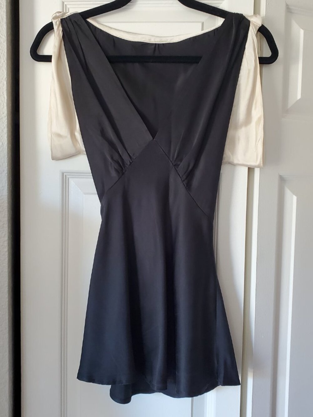 Women's Black Silk Sleeveless Empire Waist Blouse Top - Picture 10 of 11